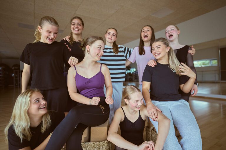 Efterskole med Contemporary Dance. Dans som linjefag. Moderne dans, ballet og jazz. Efterskole med masser af dans.