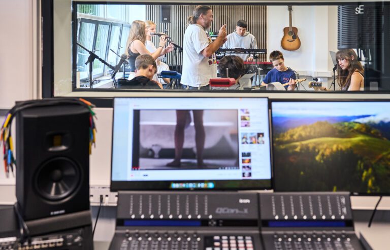 020925 Efterskolen Play_Grindsted_4162_lav besk